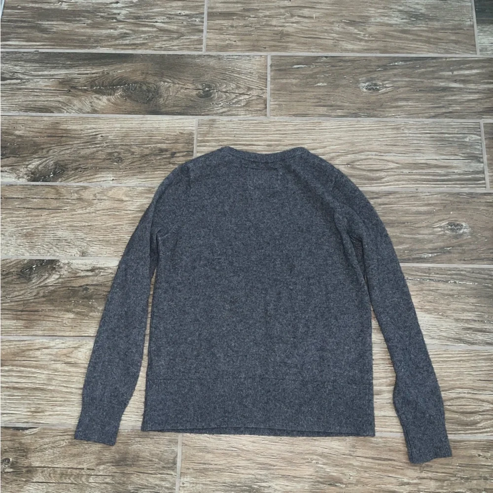 Abercrombie & Fitch 100% Cashmere Grey Sweater - Picture 3 of 3